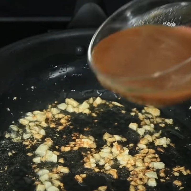Step 3 Make the sauce for the rice crackers mixed with tamarind sauce