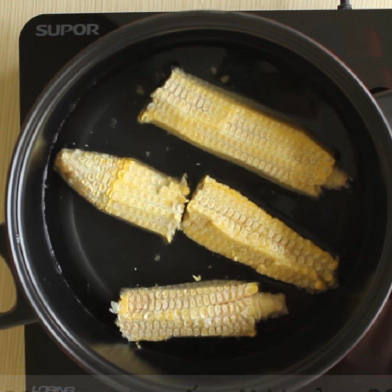 Step 2 Boil the corn cobs for corn milk