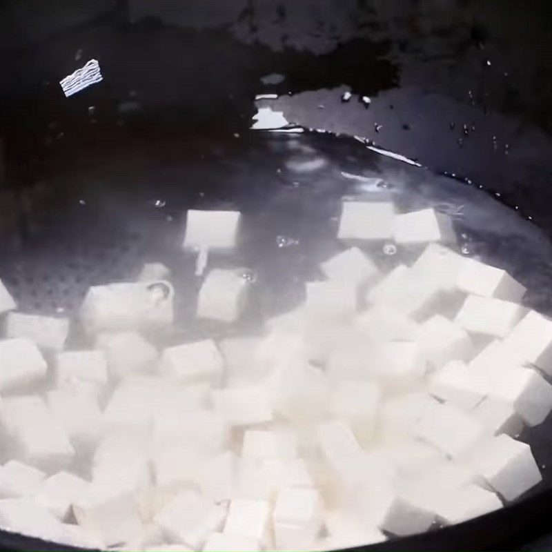 Step 3 Boil the tofu Soft tofu stir-fried with crab meat