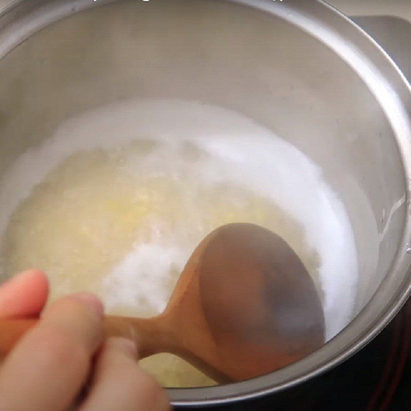 Step 2 Boil the green beans and make the filling for green bean-filled cakes