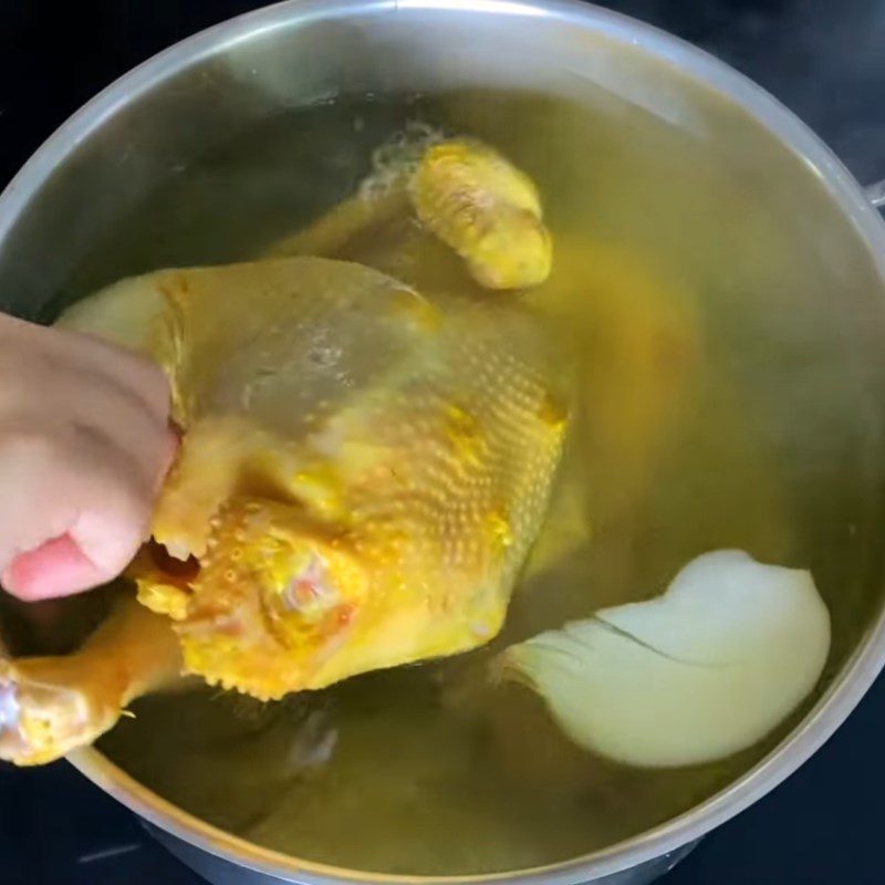 Step 4 Boiling chicken Chicken on the tray