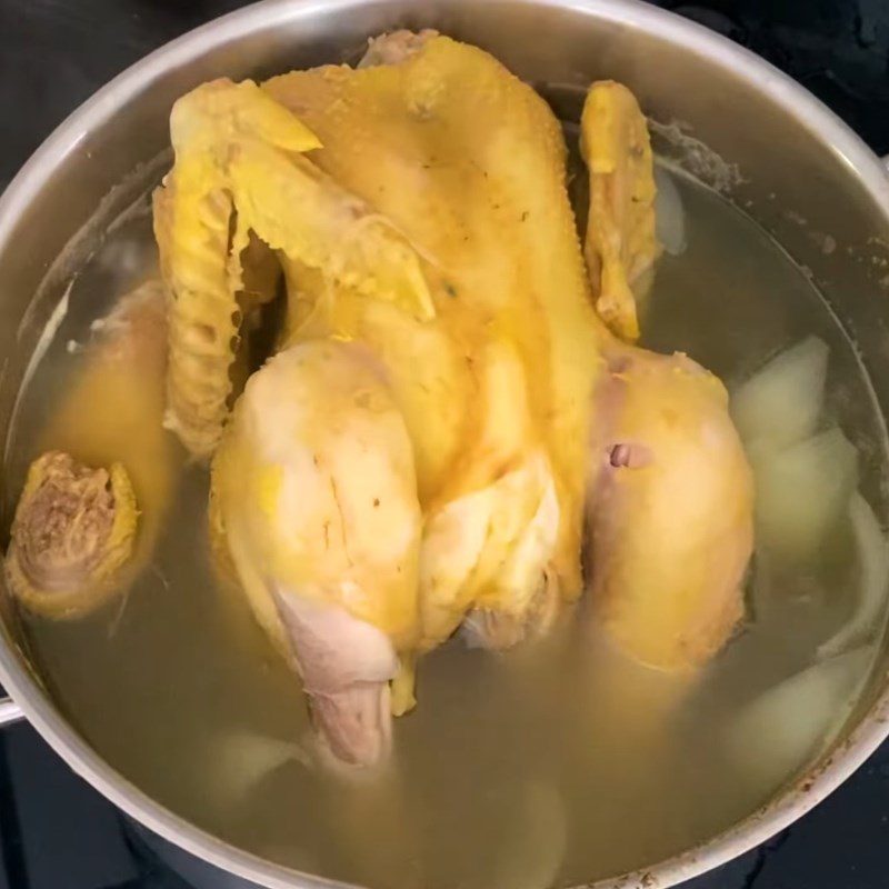 Step 4 Boiling chicken Chicken on the tray