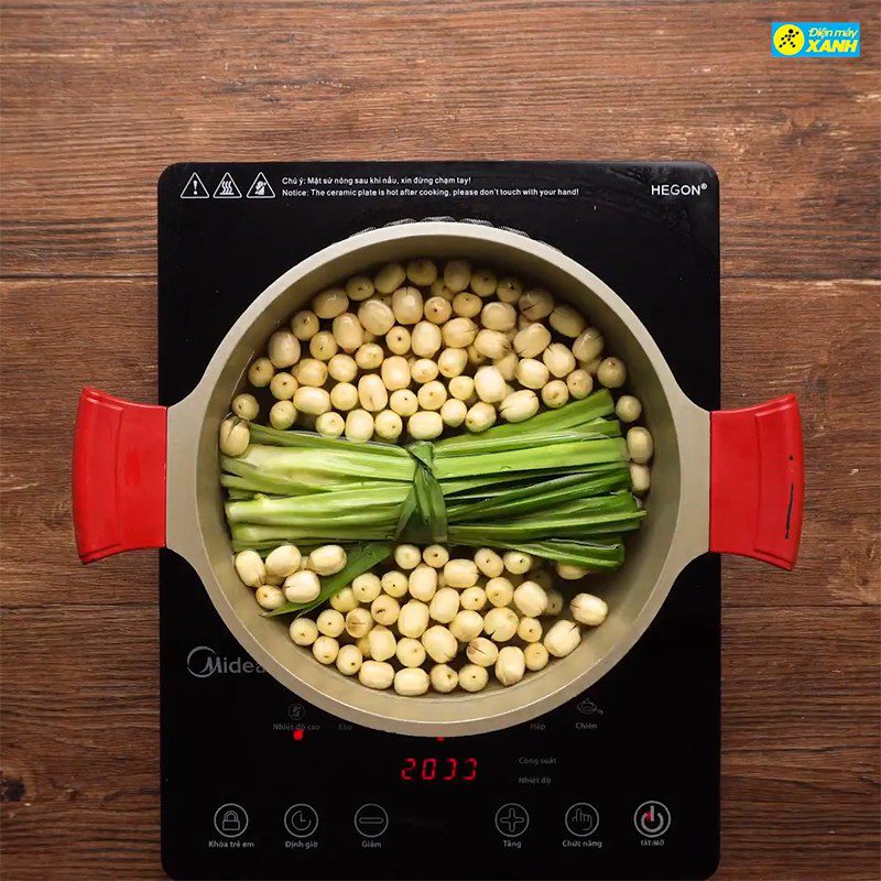 Step 2 Boil lotus seeds for Red Dragon Fruit Lotus Seed Sweet Soup