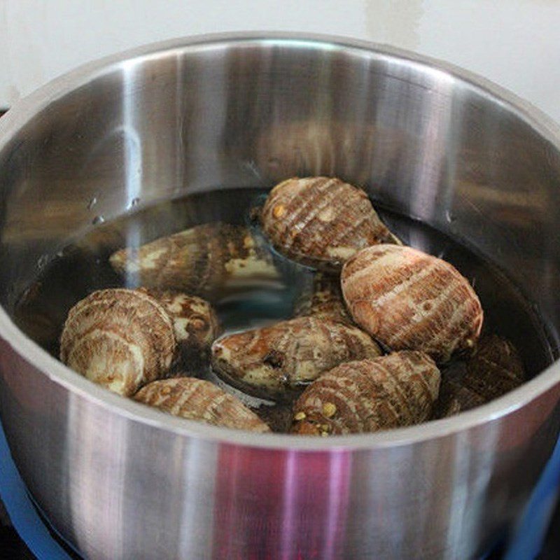 Step 1 Boil the taro Fried Taro Skewers