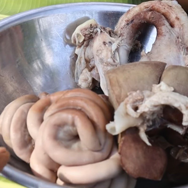 Step 3 Boil pig intestines Hủ tiếu lòng