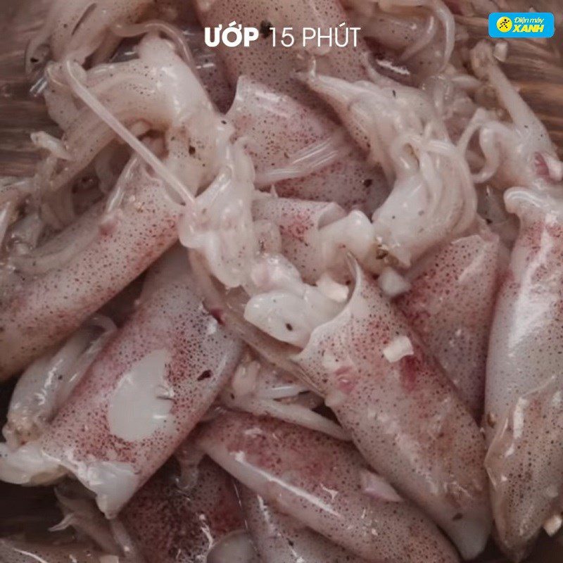 Step 2 Marinate the squid Squid Eggs - fried milk squid with fish sauce