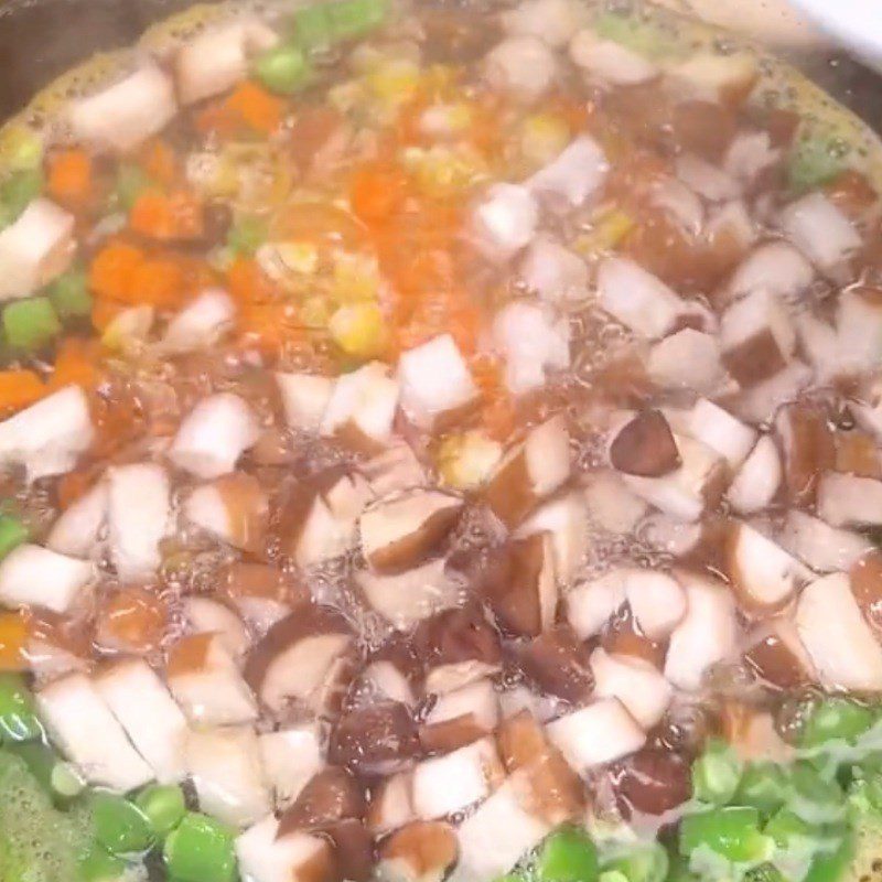 Step 2 Boil the ingredients and blend the spinach Fried shiitake mushroom rice