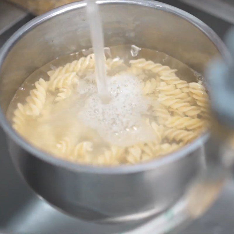 Step 4 Boil pasta for chicken and cheese pasta