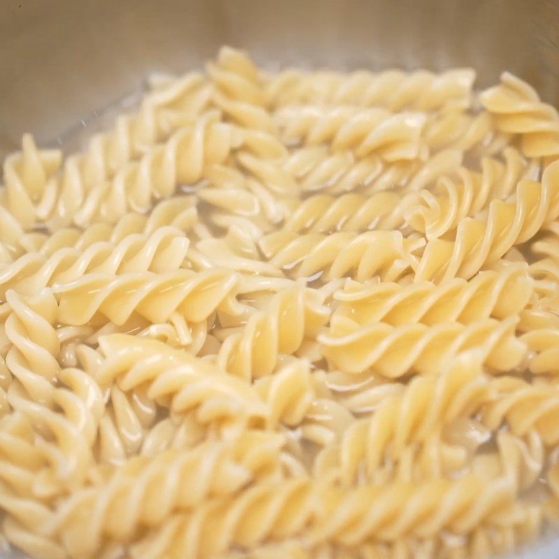 Step 4 Boil pasta for chicken and cheese pasta