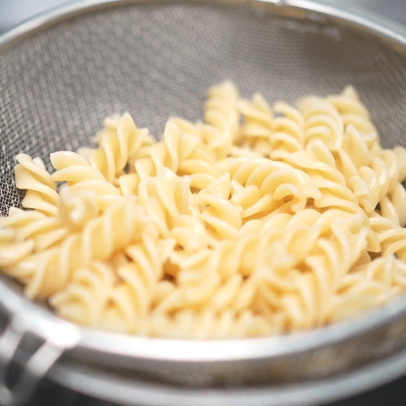 Step 4 Boil pasta for chicken and cheese pasta