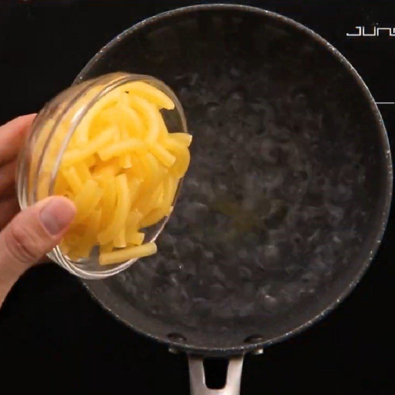 Step 1 Boil the noodles Stir-fried Noodles with Ground Beef and Tomato