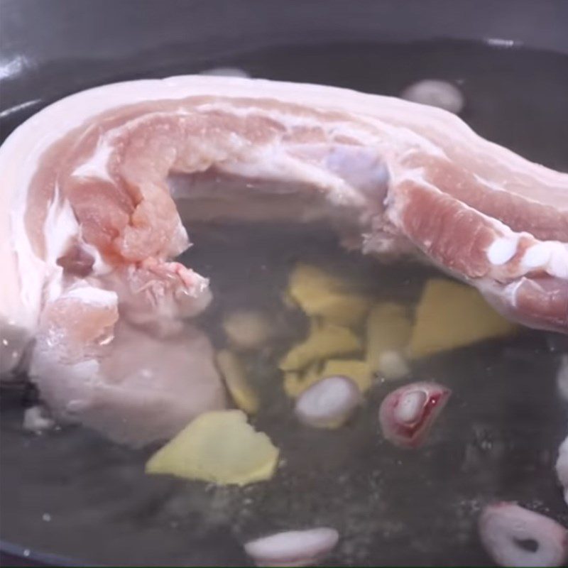 Step 3 Boil the meat Fried pork belly with fish sauce