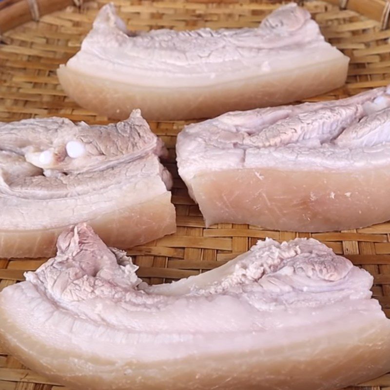 Step 3 Boil the meat Fried pork belly with fish sauce