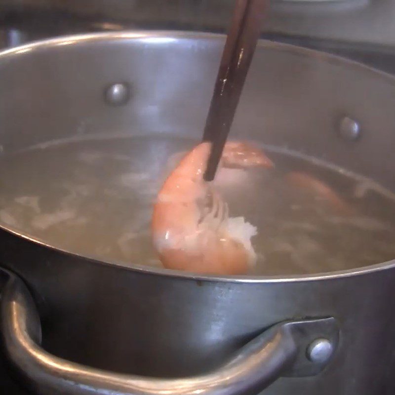 Step 3 Boil shrimp and chicken Fish ball soup