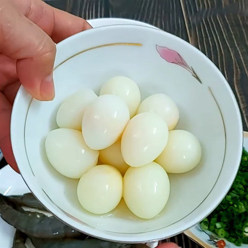 Step 2 Boil quail eggs for minced meat noodle soup