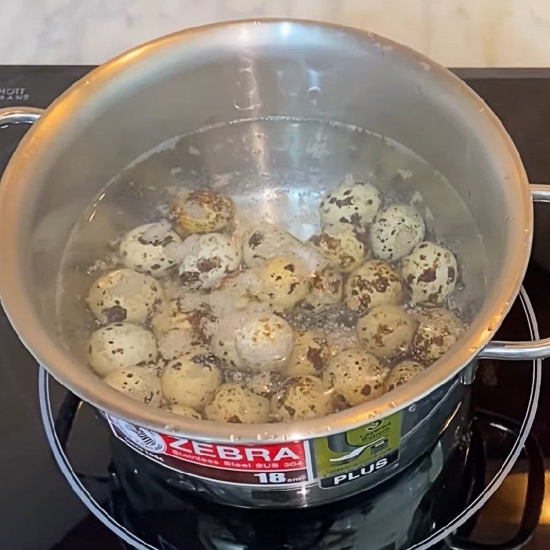 Step 2 Boil quail eggs for minced meat noodle soup