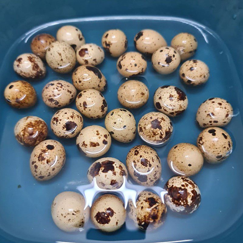 Step 1 Boil quail eggs Quail eggs sautéed with garlic butter