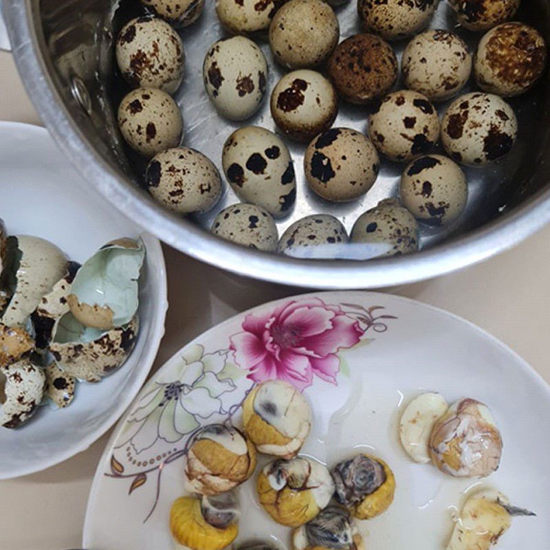 Step 1 Boil quail eggs Quail eggs sautéed with garlic butter