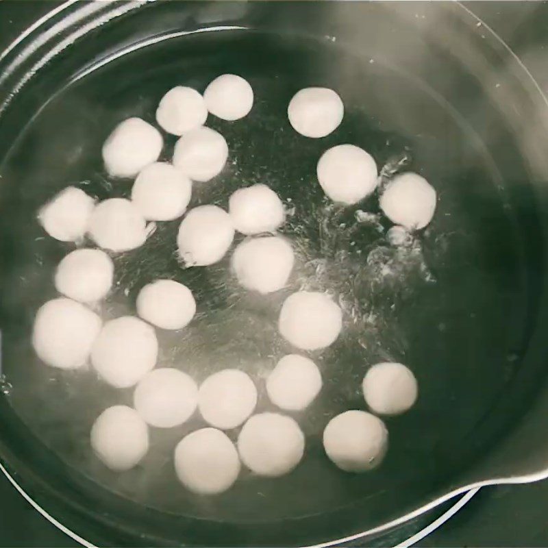 Step 6 Boil and soak the tapioca pearls for black bean and grass jelly dessert