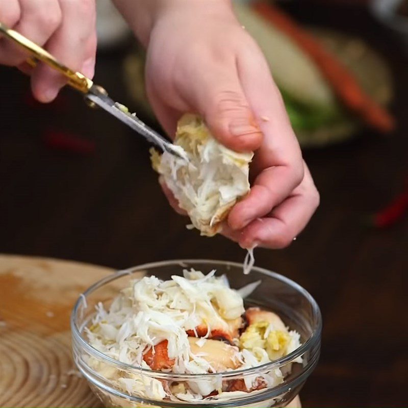 Step 2 Boil and Separate the Crab Meat Stir-fried Soft Tofu with Crab Meat