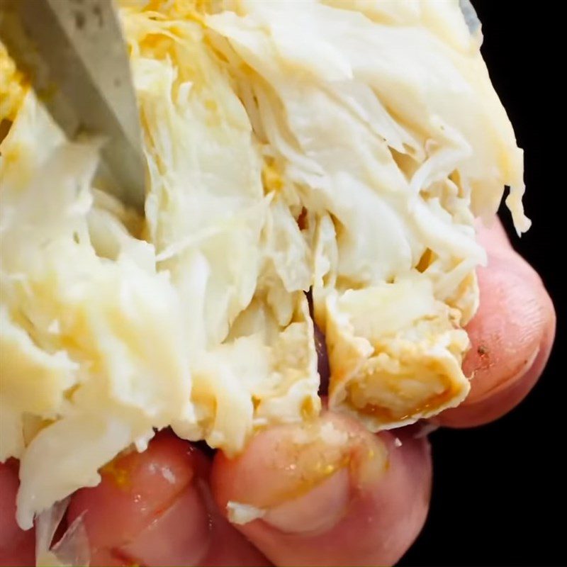 Step 2 Boil and Separate the Crab Meat Stir-fried Soft Tofu with Crab Meat