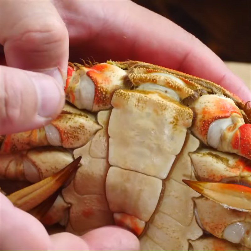 Step 2 Boil and Separate the Crab Meat Stir-fried Soft Tofu with Crab Meat