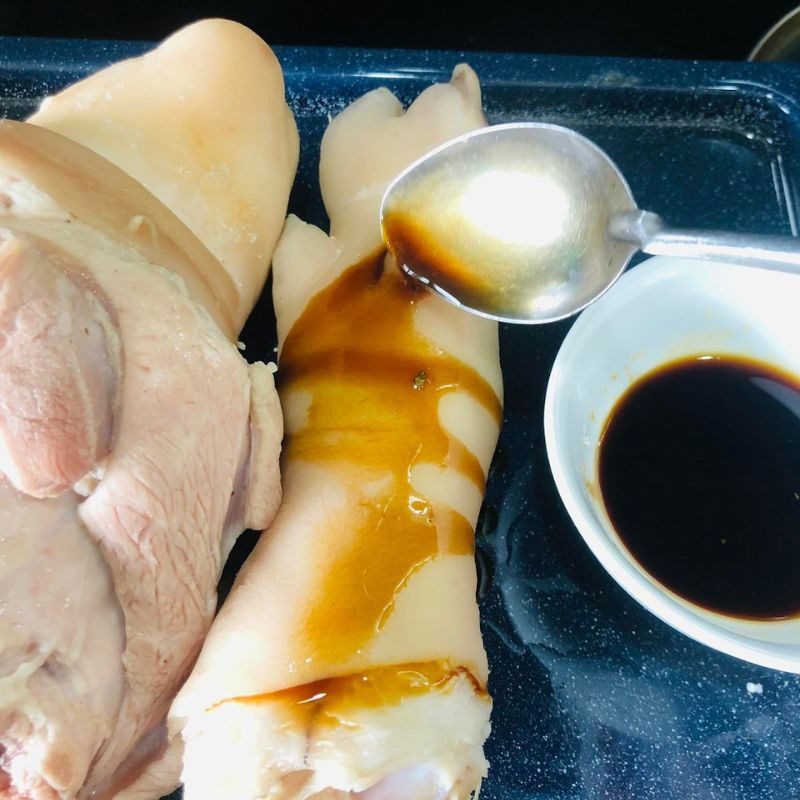 Step 2 Boiling and marinating the pork leg Pork leg stewed with five spices