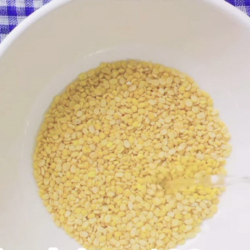 Step 2 Boil and blend mung beans Green jelly with pandan leaves