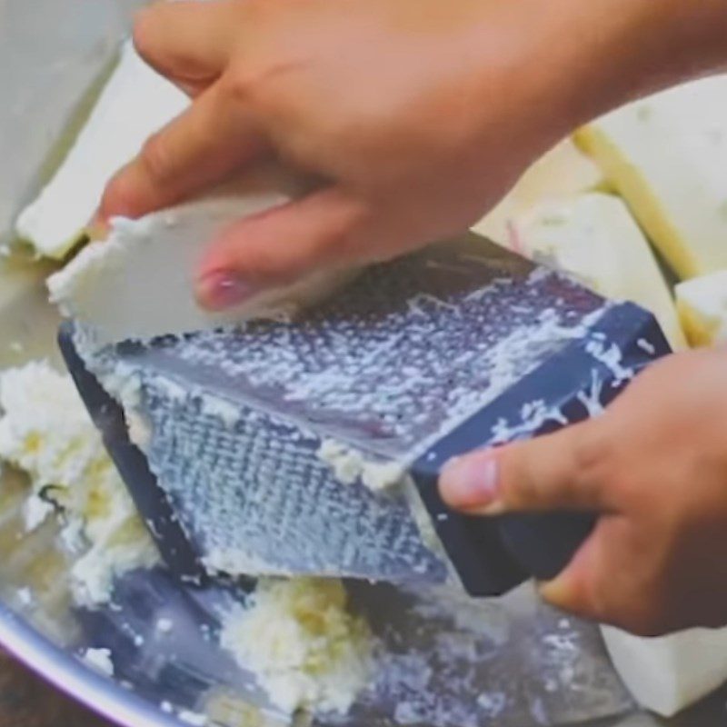 Step 1 Grate and Squeeze Cassava Baked Cassava Cake with Durian
