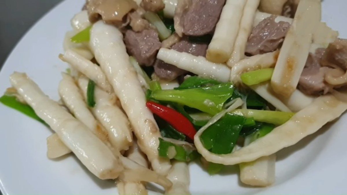 Stir-fried bamboo shoots with duck meat