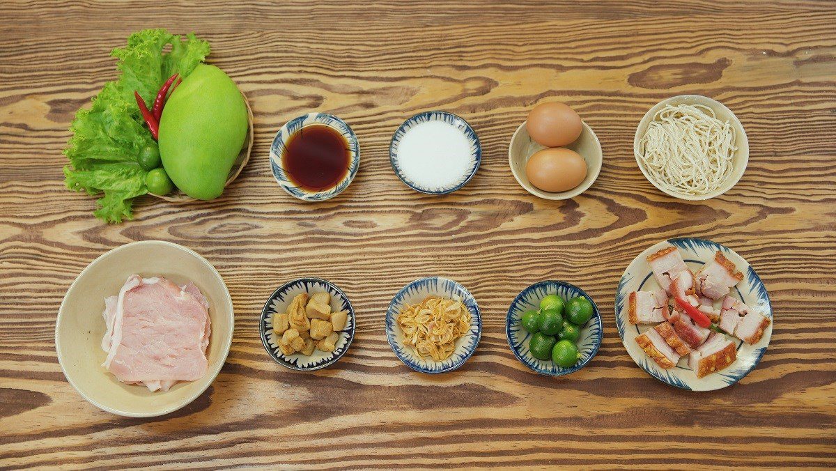 Ingredients for crispy noodle salad with mango