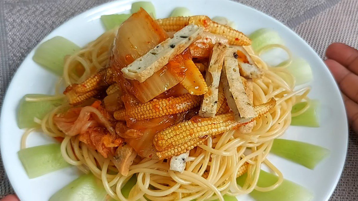 Vegetarian noodles with kimchi