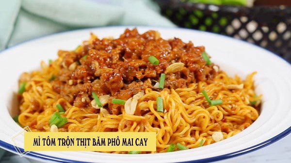 Spicy minced meat mixed noodles with cheese