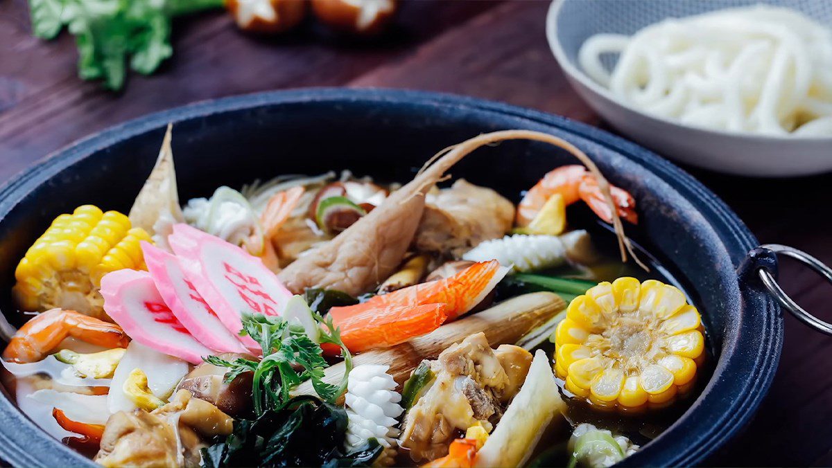 Seafood and vegetable udon