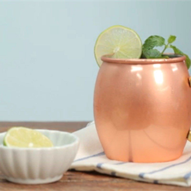 Step 2 Garnishing Moscow Mule Cocktail