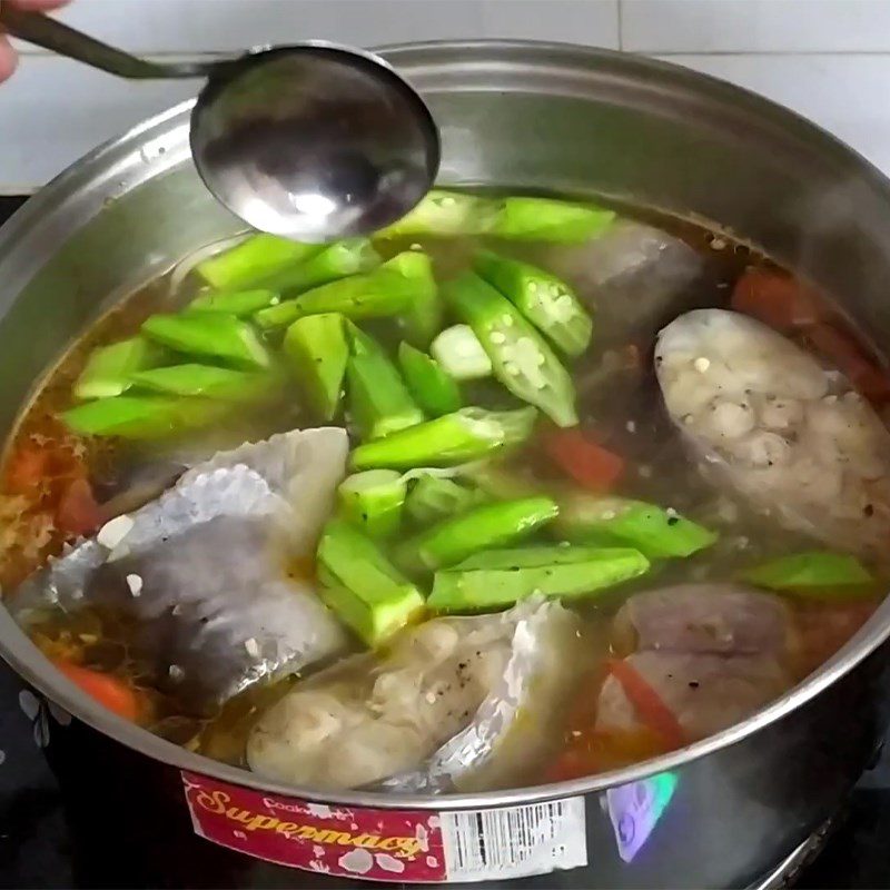 Step 4 Cooking sour soup with giang leaves
