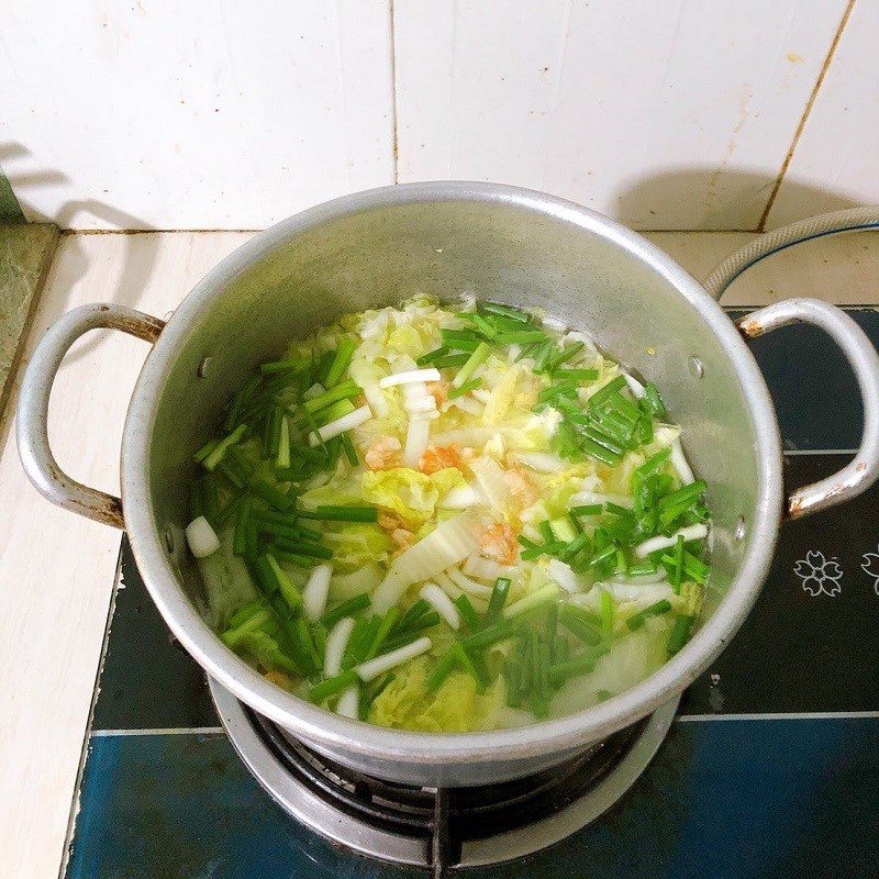 Step 2 Cook the dried shrimp cabbage soup