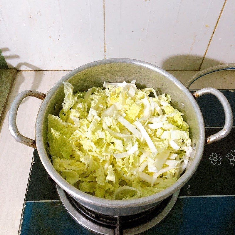Step 2 Cook the dried shrimp cabbage soup