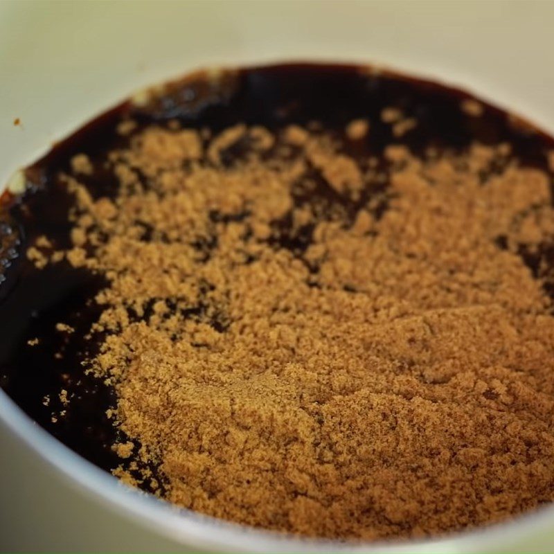 Step 4 Cooking the sauce for ramen mixed with pork belly