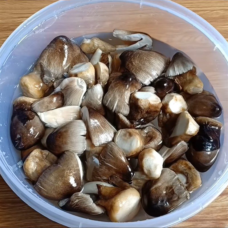 Step 1 Prepare other ingredients Straw mushrooms with tofu