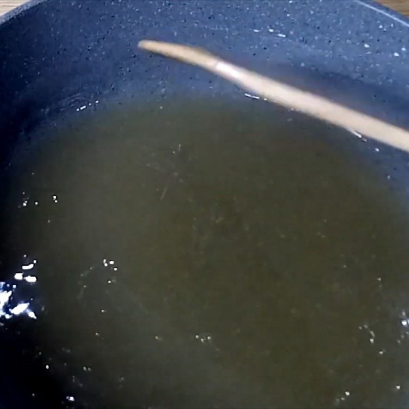 Step 2 Cook the cassava flour for cassava jelly dessert