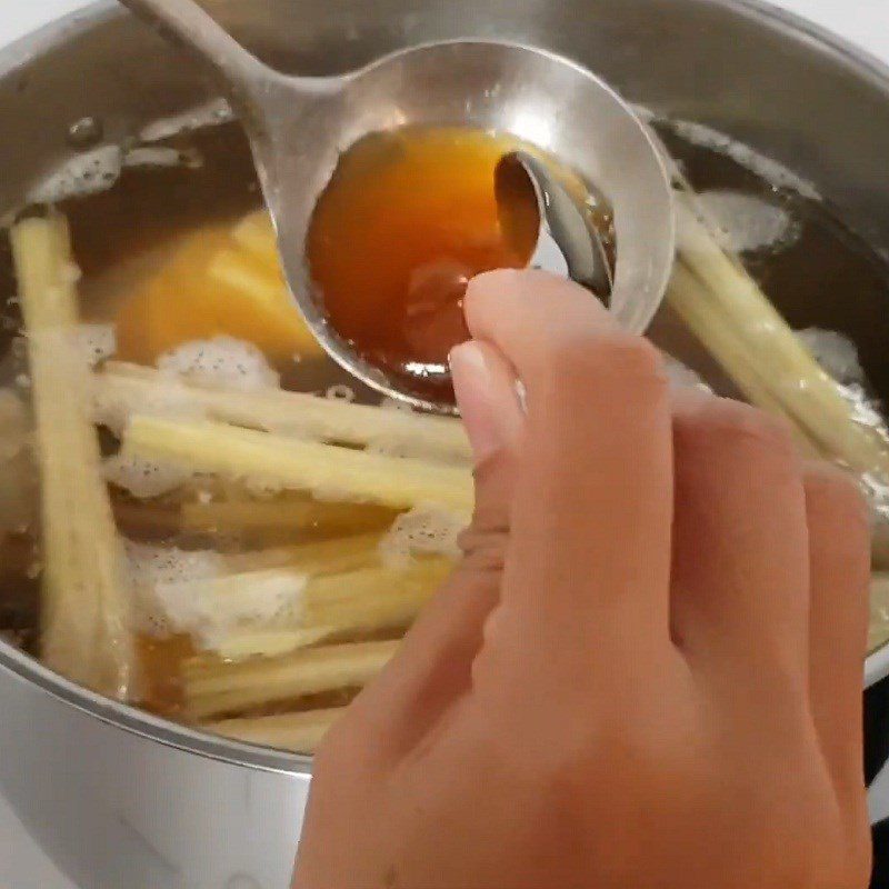 Step 4 Cook beef noodles Da Nang beef noodles