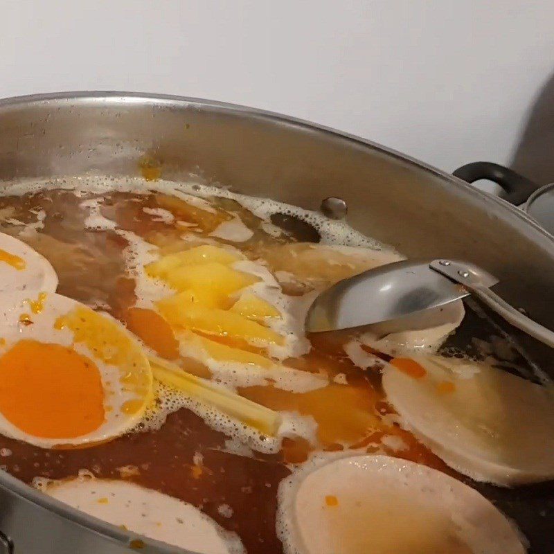 Step 4 Cook beef noodles Da Nang beef noodles