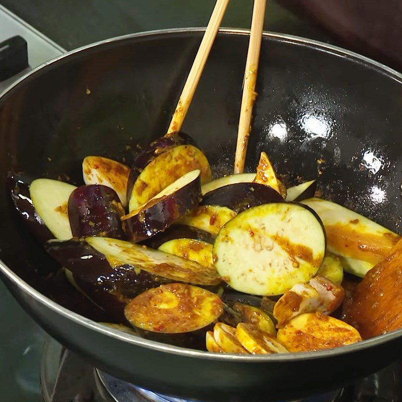 Step 3 Cooking curry Vegetarian eggplant curry