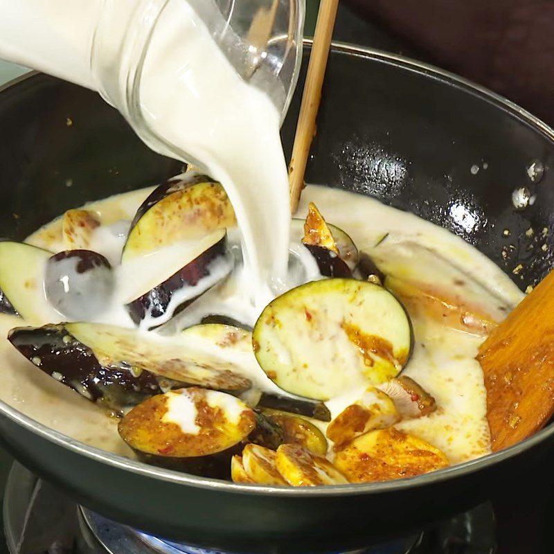 Step 3 Cooking curry Vegetarian eggplant curry