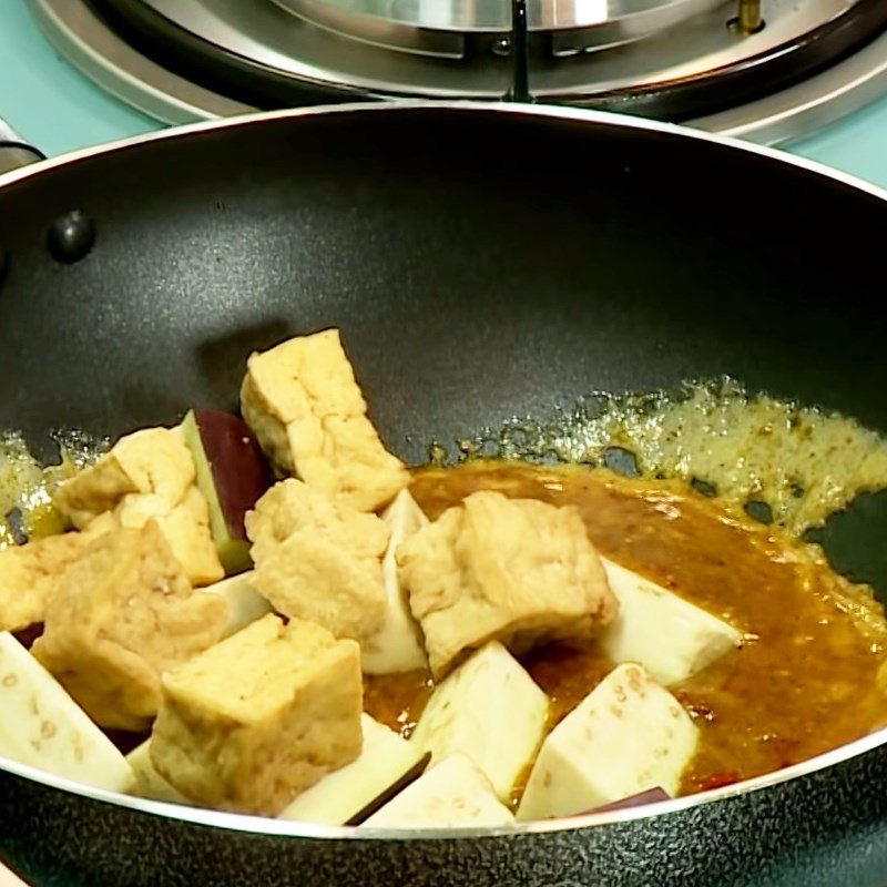 Step 3 Cooking curry Spicy sour vegetable curry
