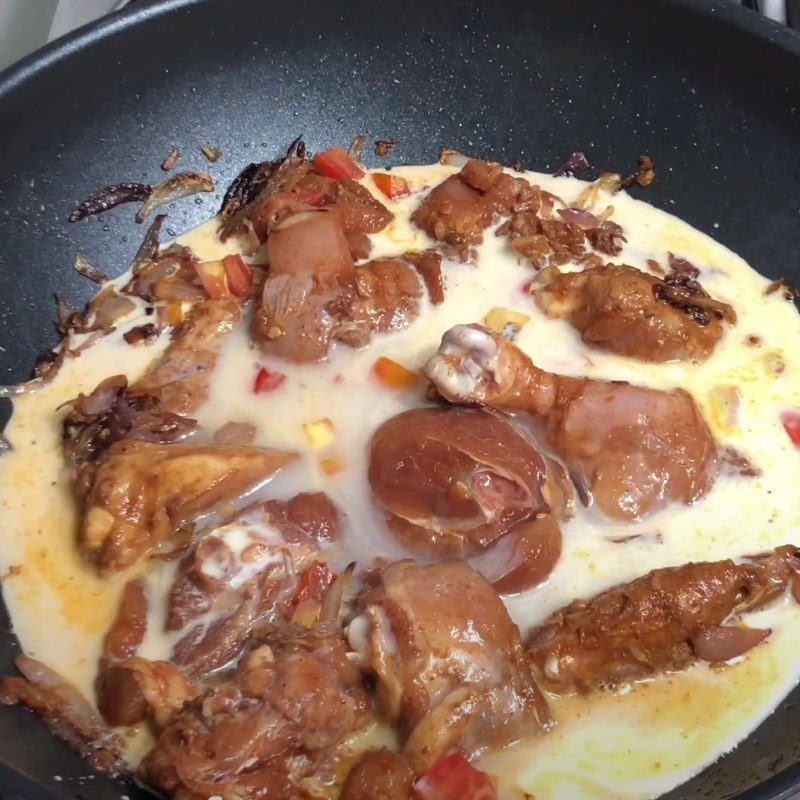 Step 5 Cooking chicken curry with milk Chicken curry cooked with fresh milk