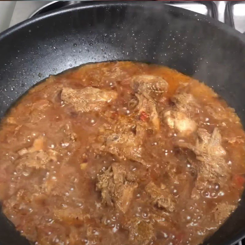 Step 5 Cooking chicken curry with milk Chicken curry cooked with fresh milk