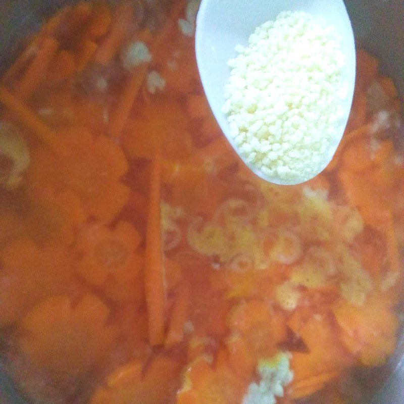 Step 2 Cooking soup Carrot minced meat soup