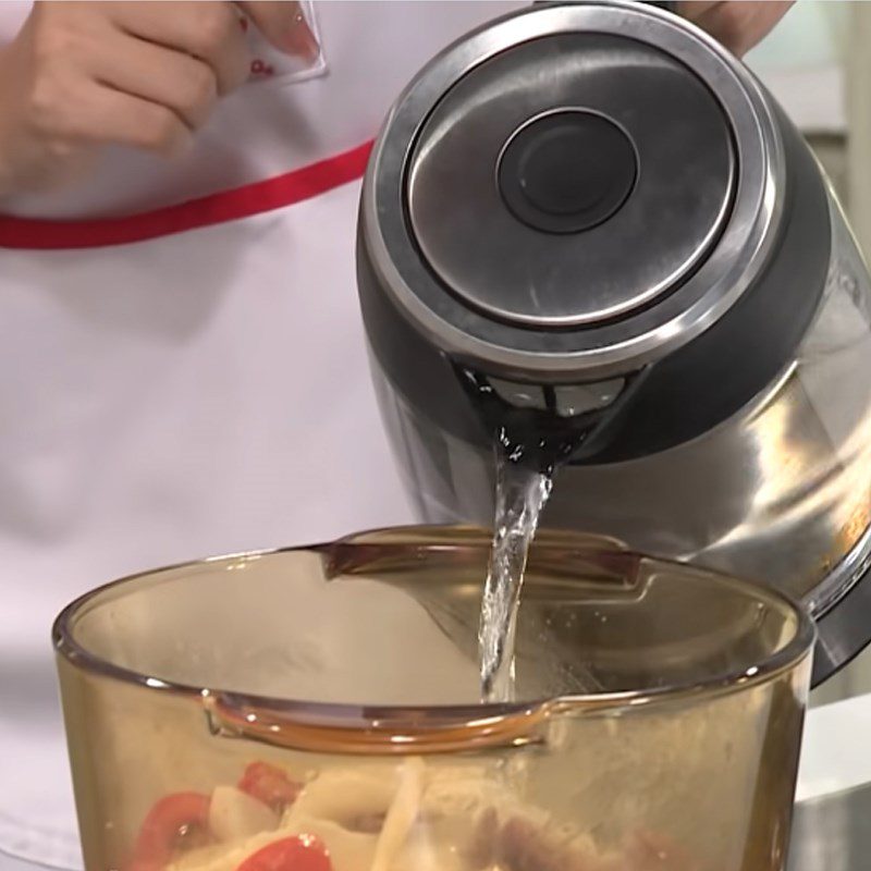 Step 4 Cook the soup Spicy Beef Tendon Soup